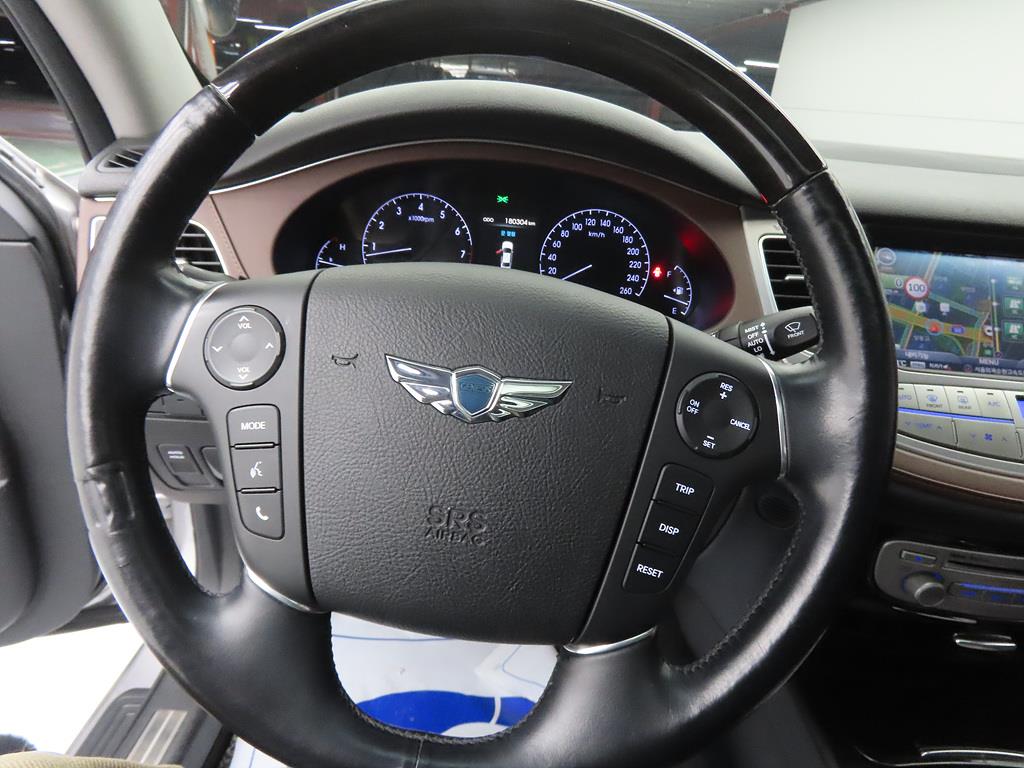 HYUNDAI Genesis - Vista 8