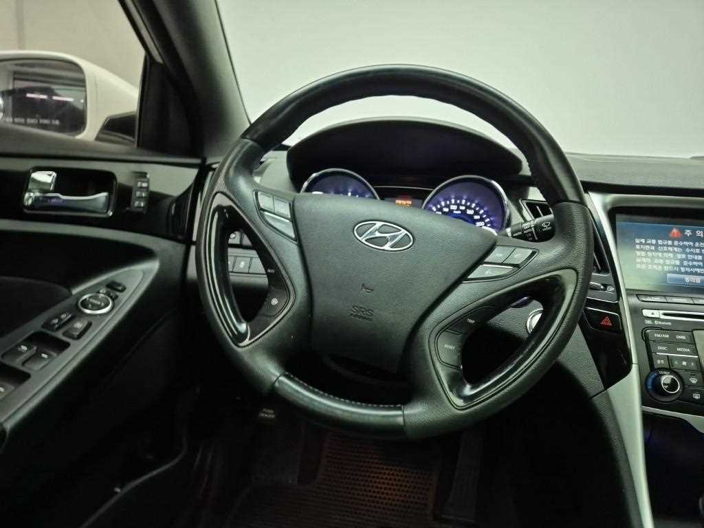 HYUNDAI Sonata - Vista 9