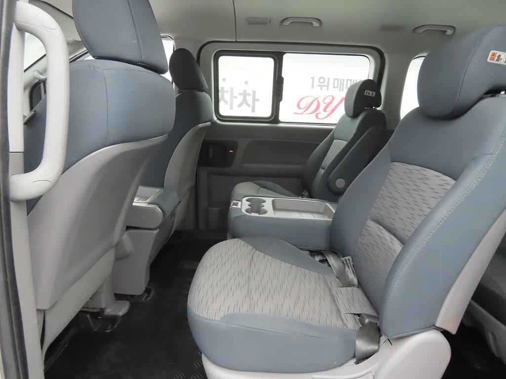 HYUNDAI Starex - Vista 6