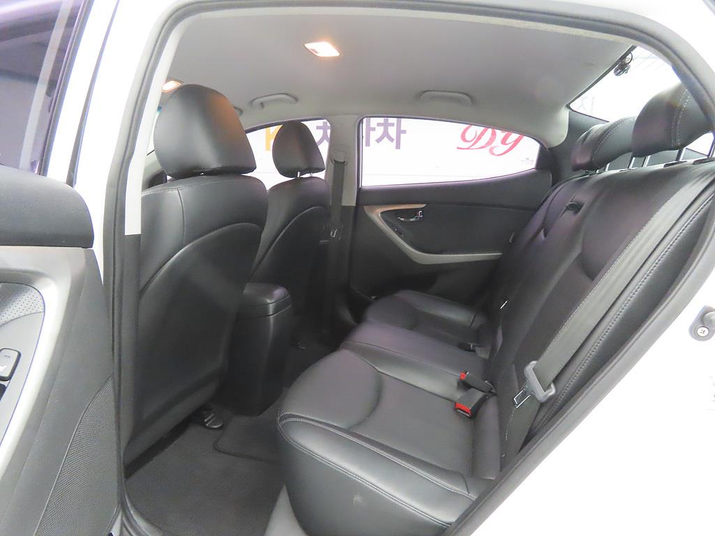 HYUNDAI Avante - Vista 6