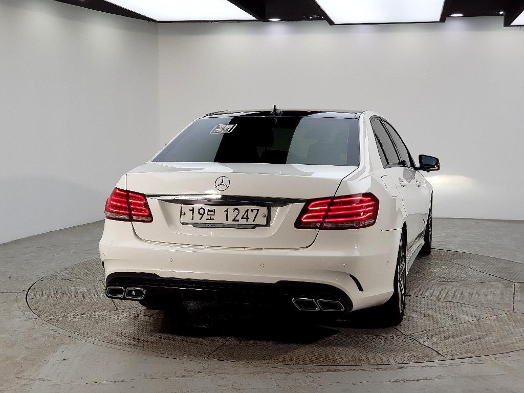 Mercedes Benz E class - Vista 3