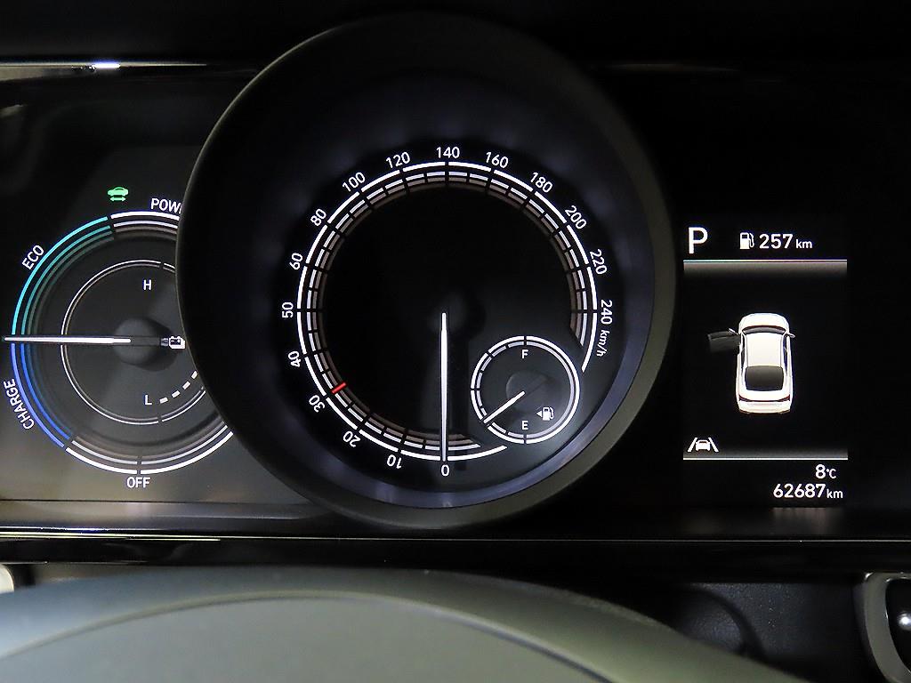 HYUNDAI Avante - Vista 9