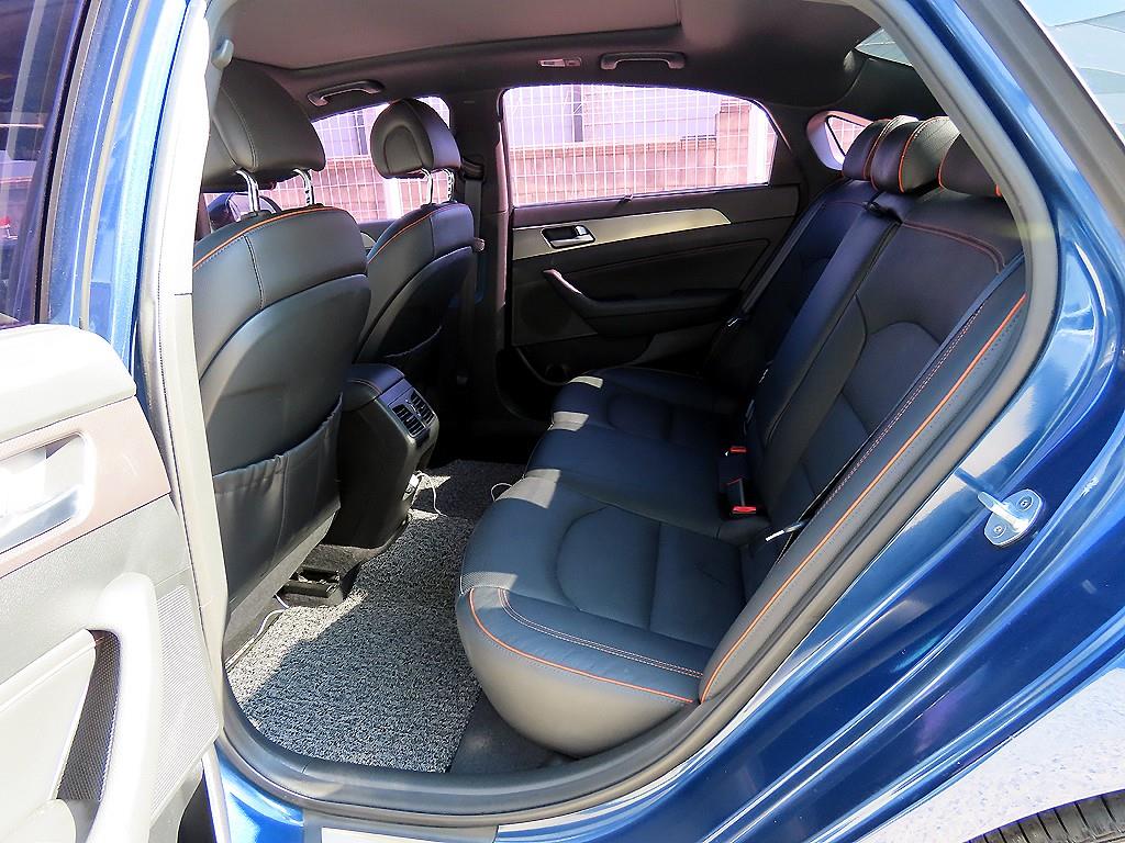 HYUNDAI Sonata - Vista 6