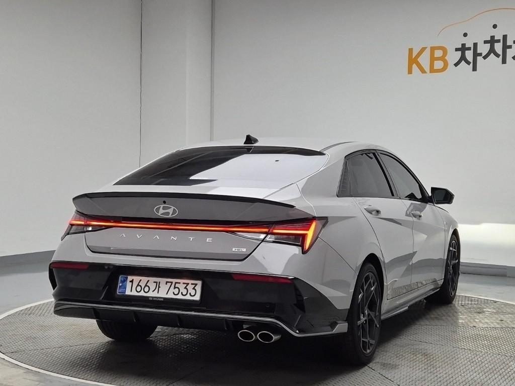 HYUNDAI Avante - Vista 3