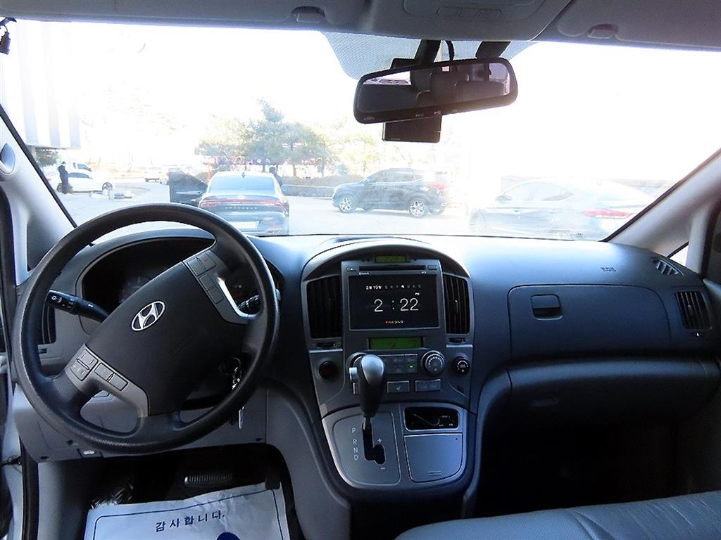 HYUNDAI Starex - Vista 7