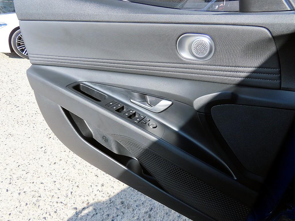 HYUNDAI Avante - Vista 11