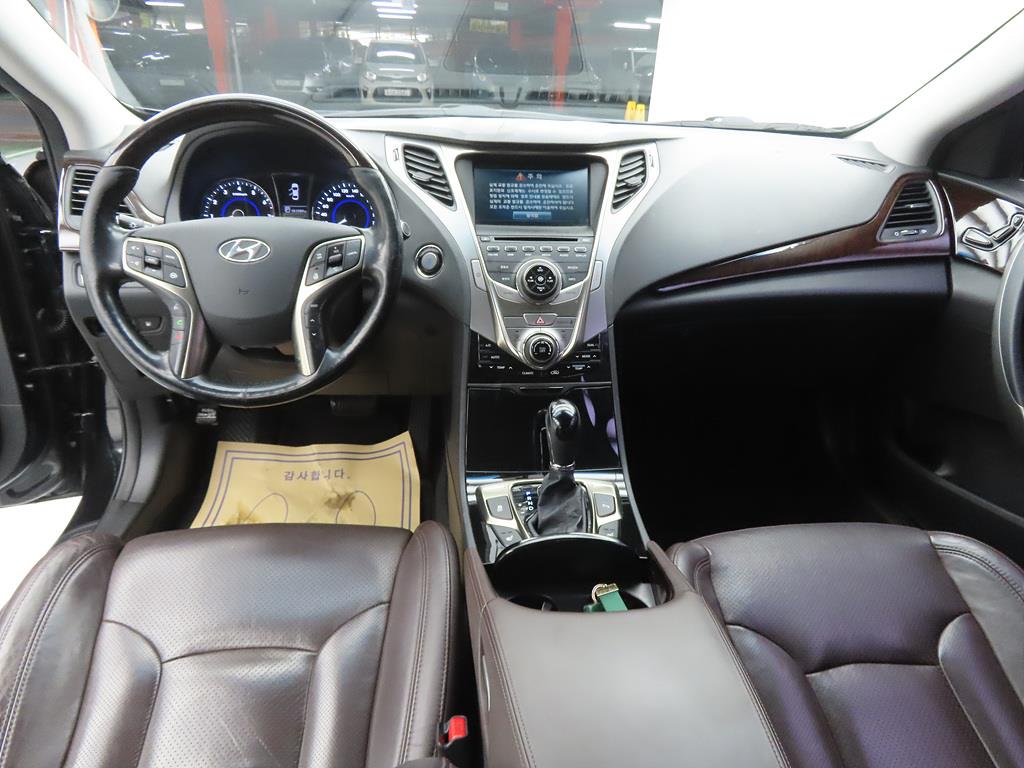 HYUNDAI Grandeur - Vista 7
