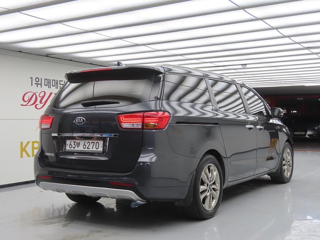 KIA Carnival - Vista 4