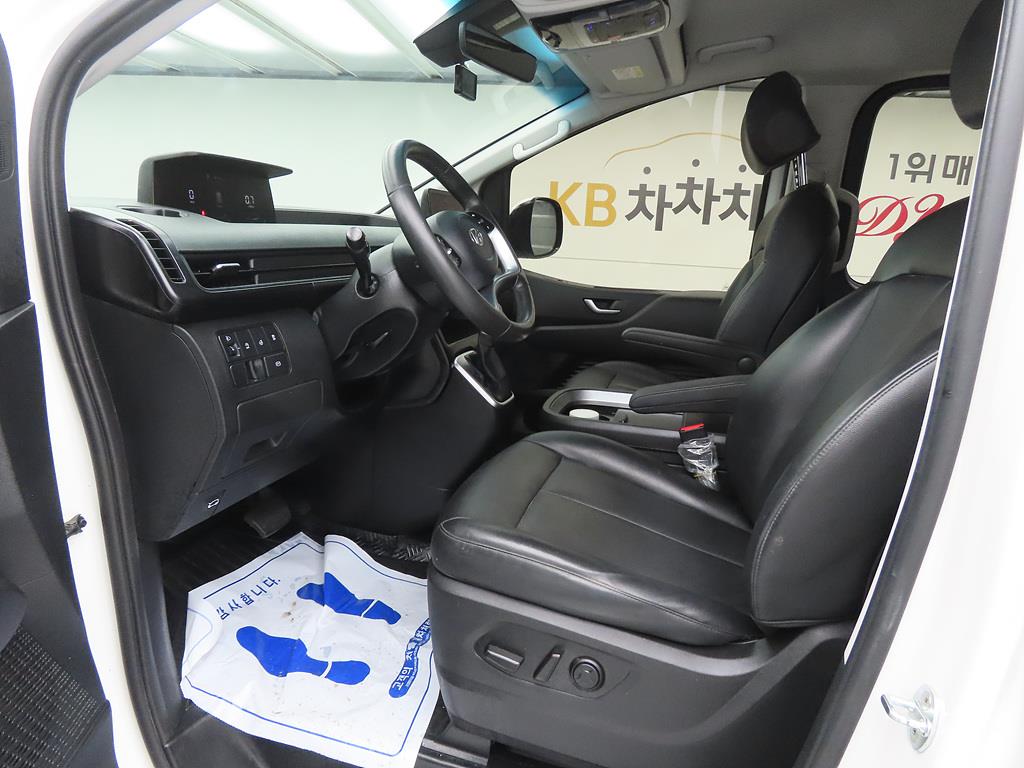 HYUNDAI Staria - Vista 5