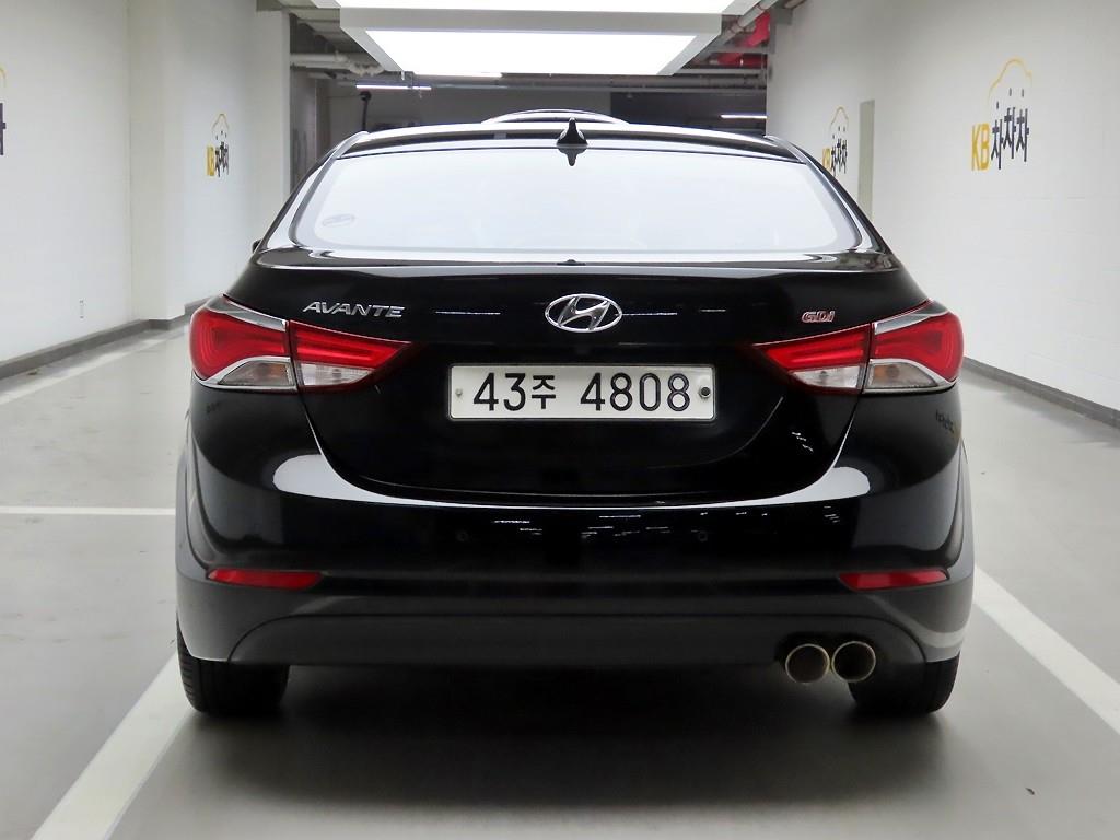 HYUNDAI Avante - Vista 3