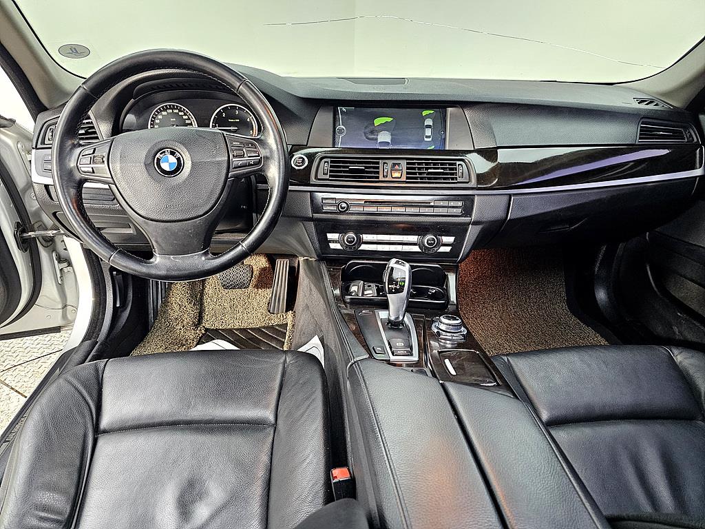 BMW 5 Series - Vista 5