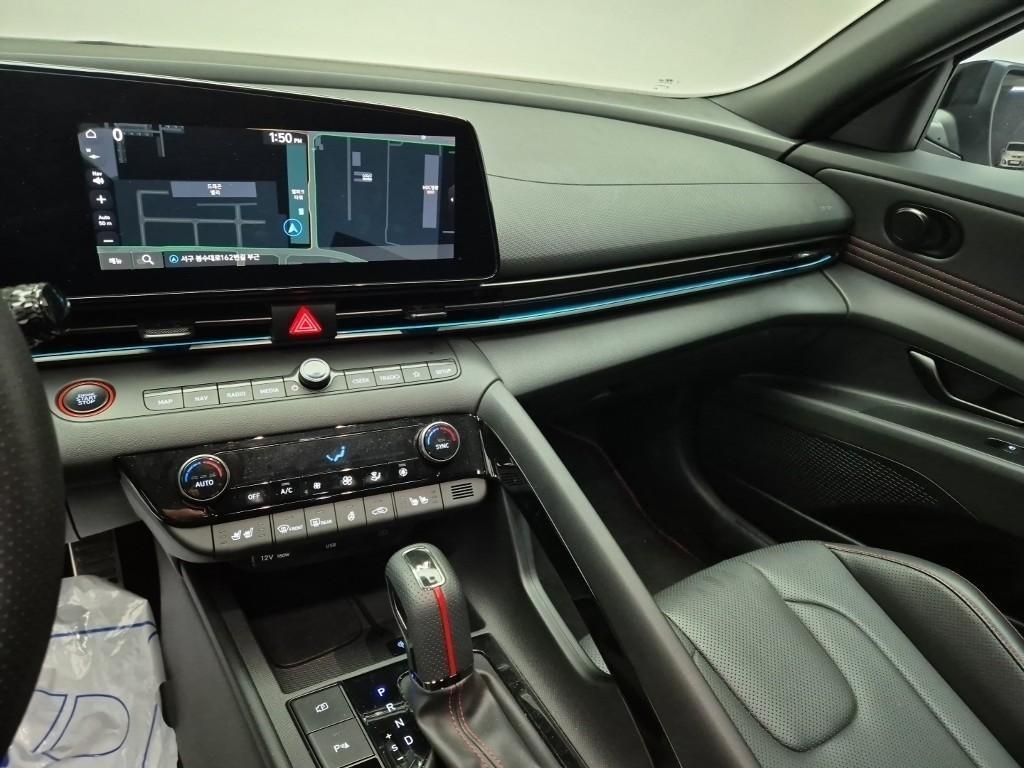 HYUNDAI Avante - Vista 10