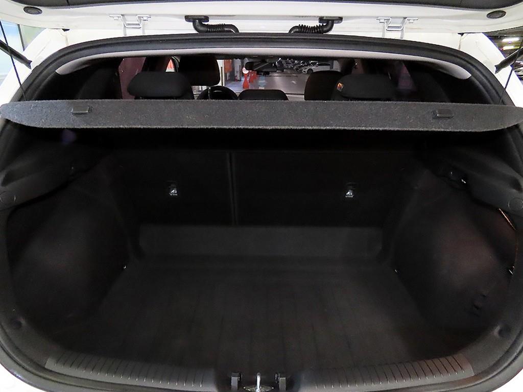 HYUNDAI i30 2018 Blanco - Importación desde Corea - HF Imports Iquique - Foto 18