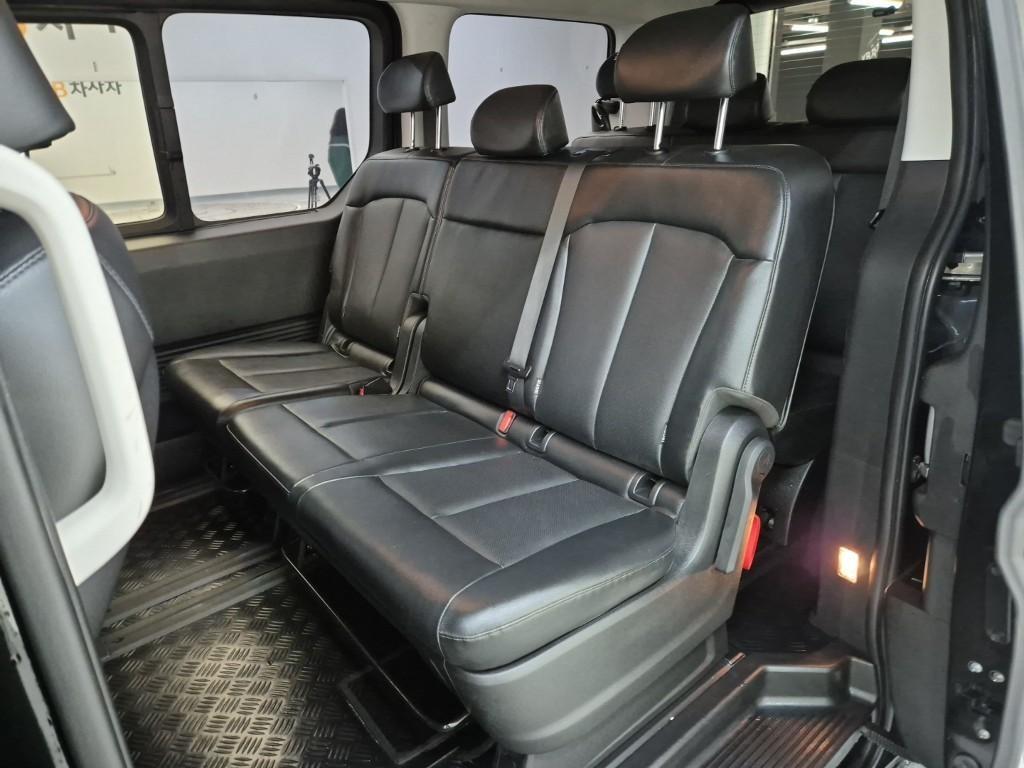 HYUNDAI Staria - Vista 12