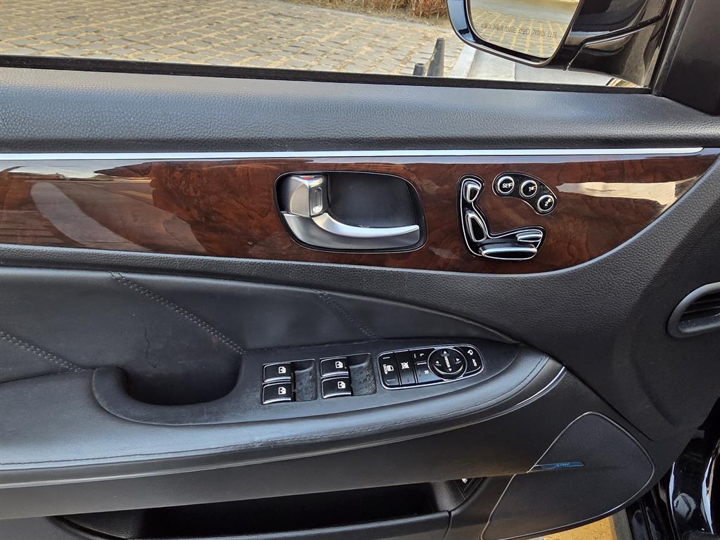 HYUNDAI Equus - Vista 8