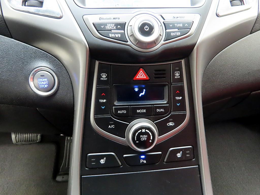 HYUNDAI Avante - Vista 10