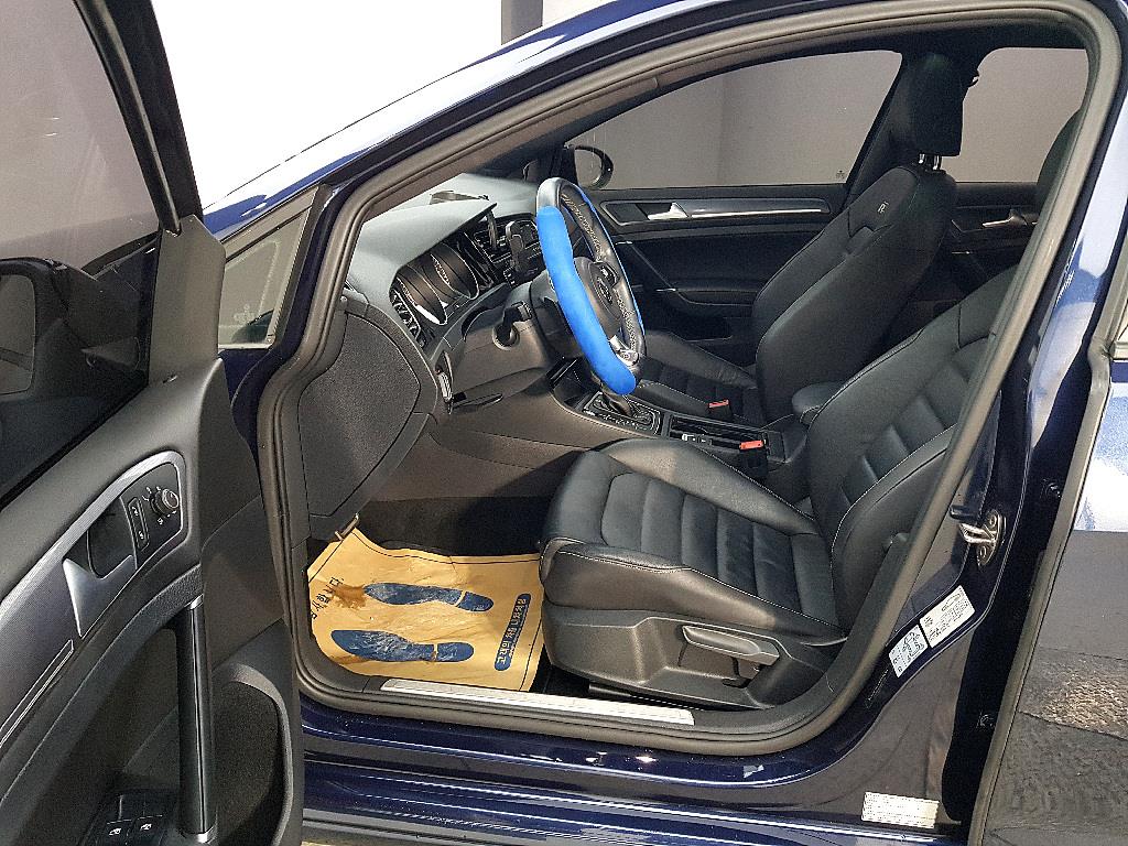 Volkswagen Golf - Vista 8