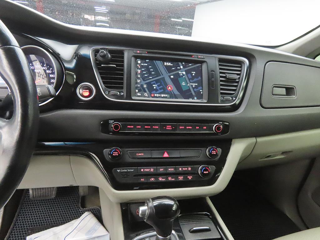 KIA Carnival - Vista 10