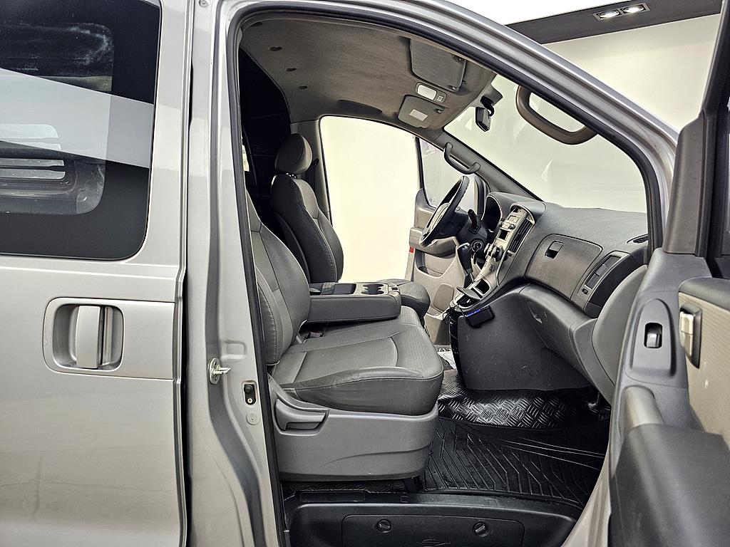 HYUNDAI Starex - Vista 5