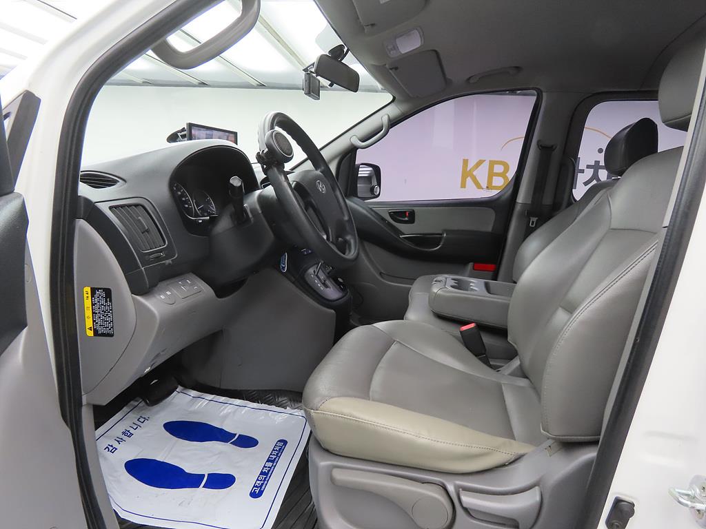 HYUNDAI Starex - Vista 5