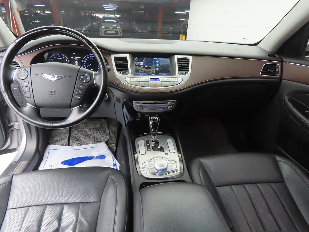 HYUNDAI Genesis - Vista 7