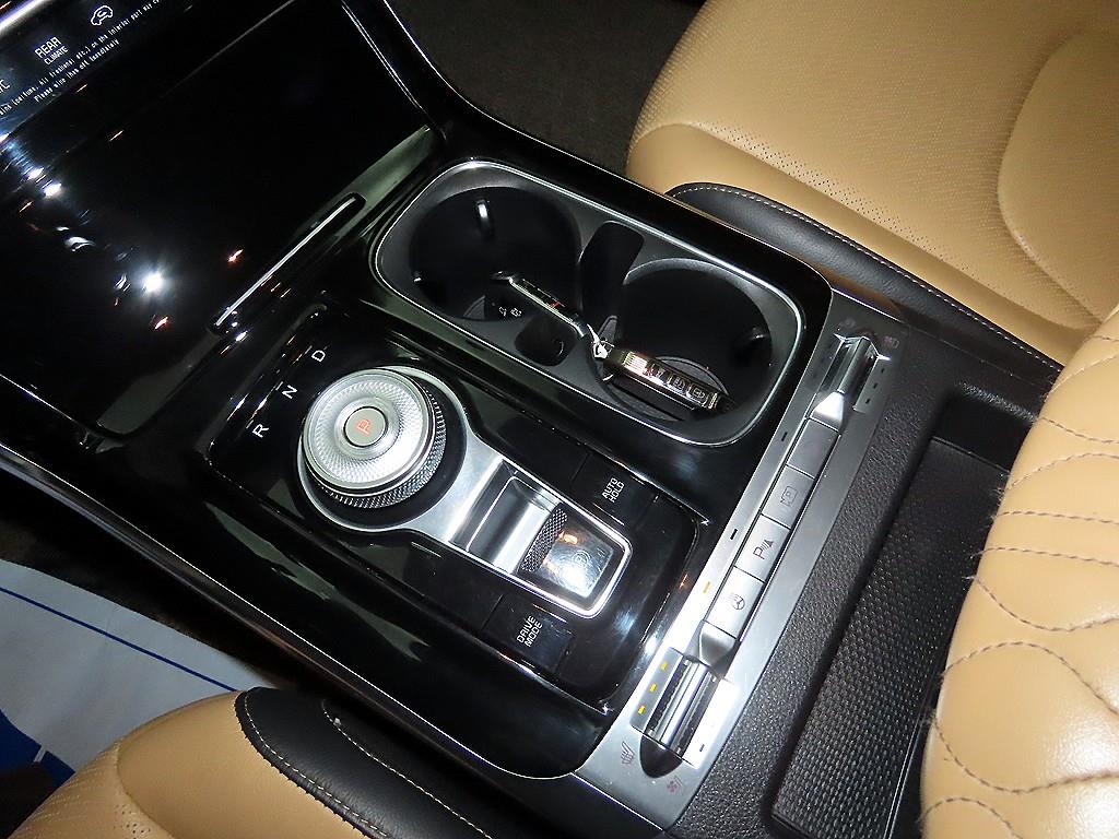 KIA Carnival - Vista 12