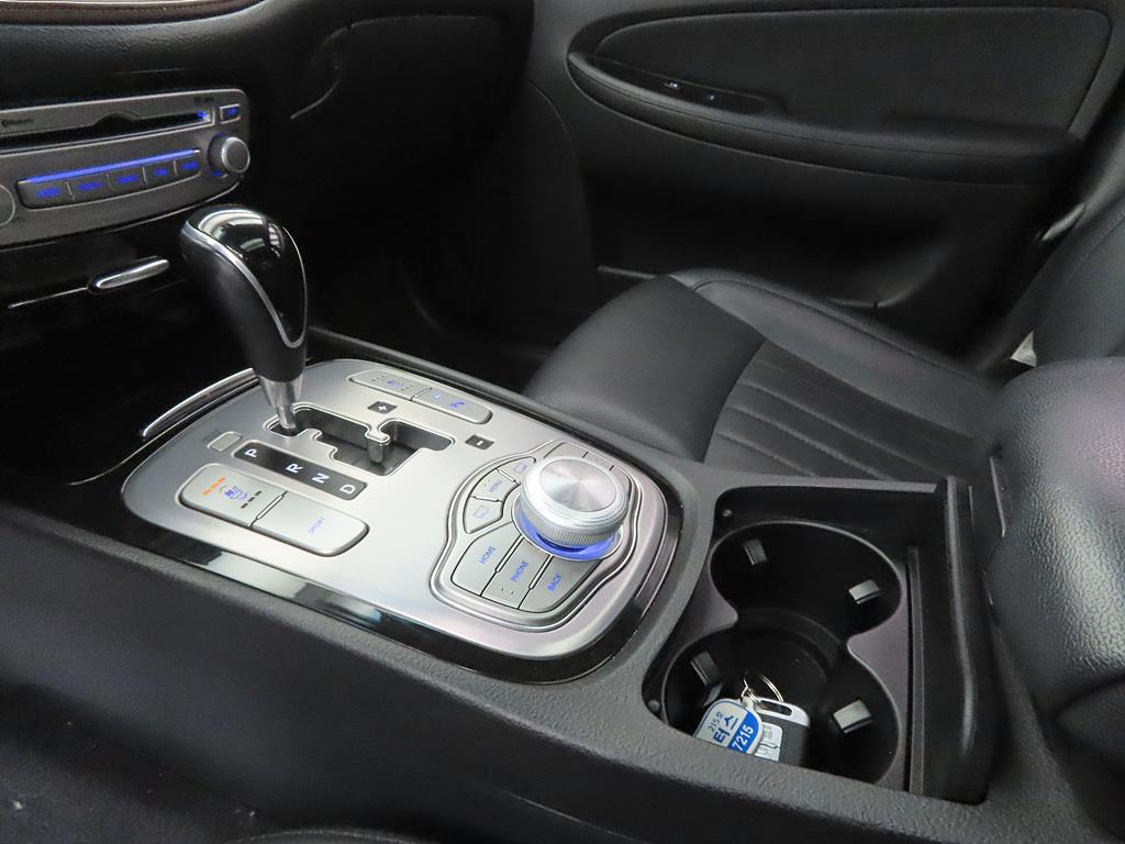 HYUNDAI Genesis - Vista 11