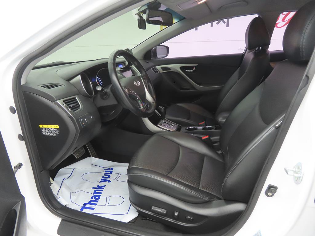 HYUNDAI Avante - Vista 5