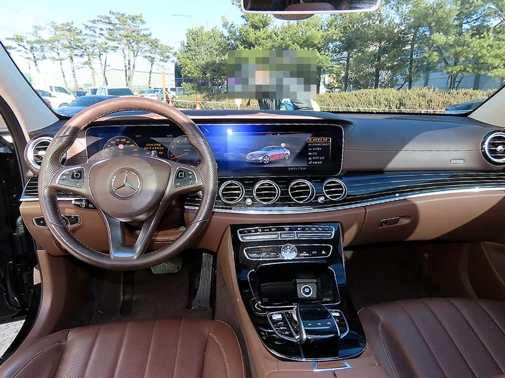 Mercedes Benz E class - Vista 7