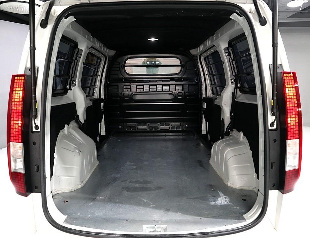 HYUNDAI Staria 2024 Blanco - Importación desde Corea - HF Imports Iquique - Foto 18