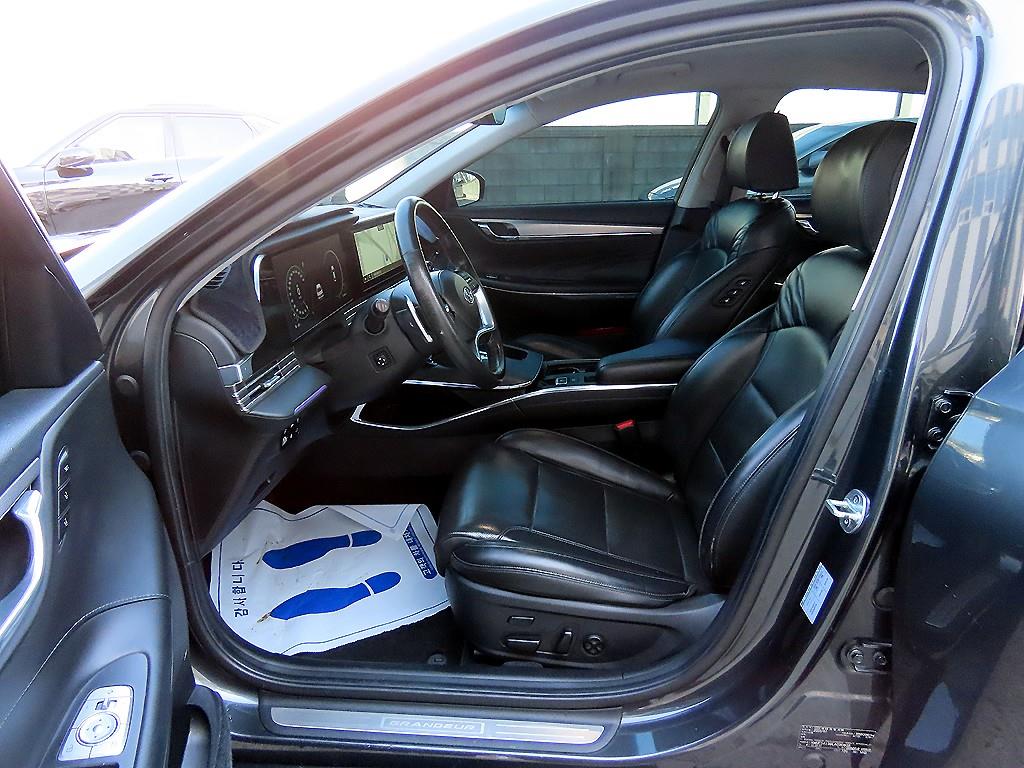 HYUNDAI Grandeur - Vista 5