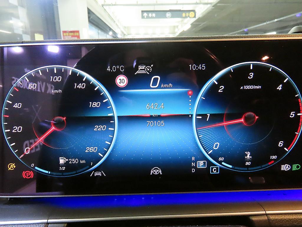 Mercedes Benz GLE Class - Vista 9