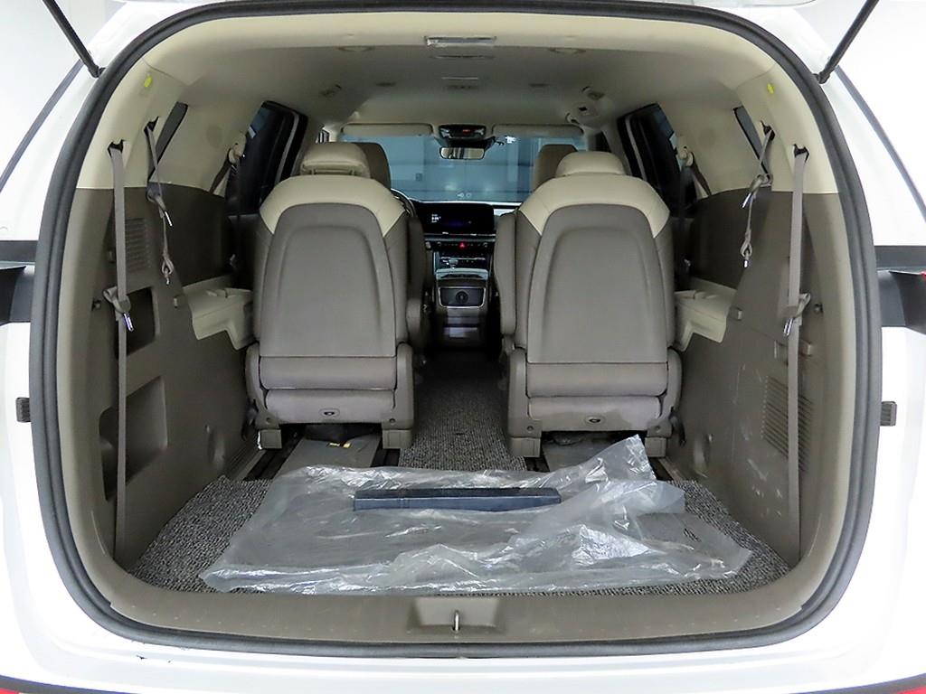 KIA Carnival - Vista 5