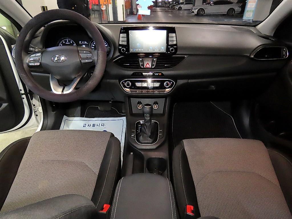 HYUNDAI i30 - Vista 10