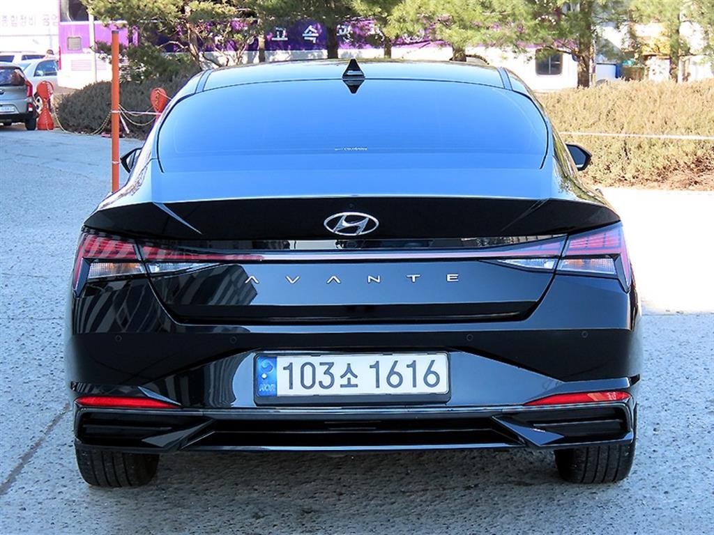 HYUNDAI Avante - Vista 4