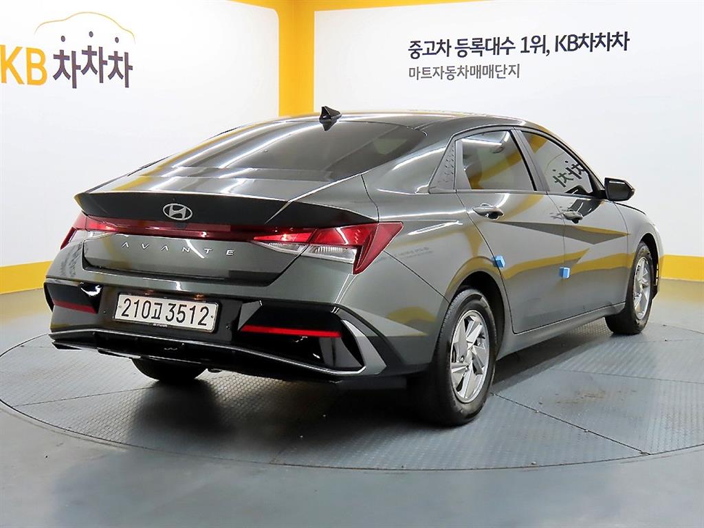 HYUNDAI Avante - Vista 4