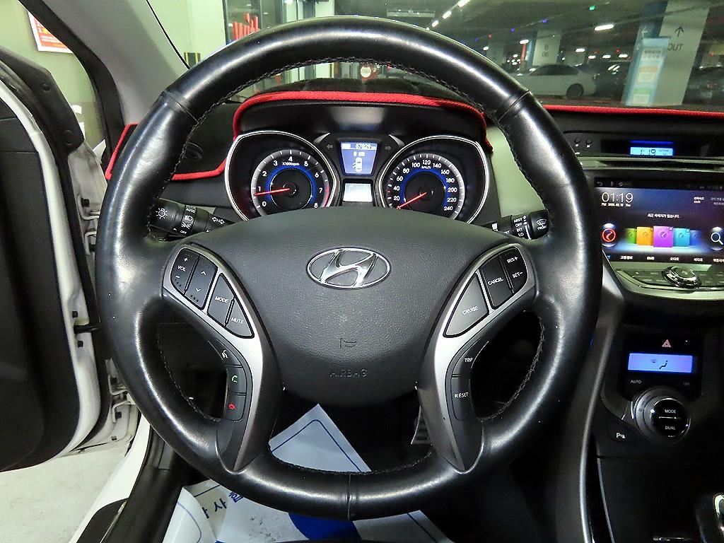 HYUNDAI Avante - Vista 8