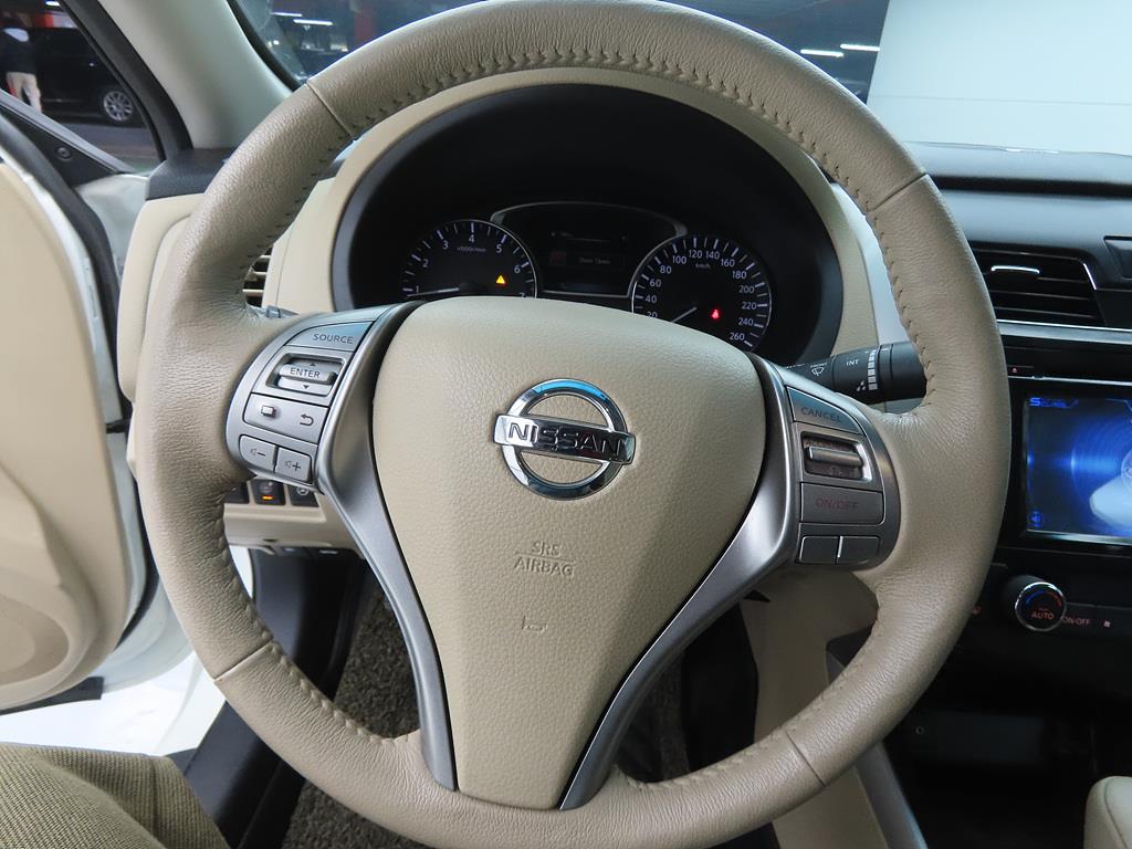 Nissan Altima - Vista 8