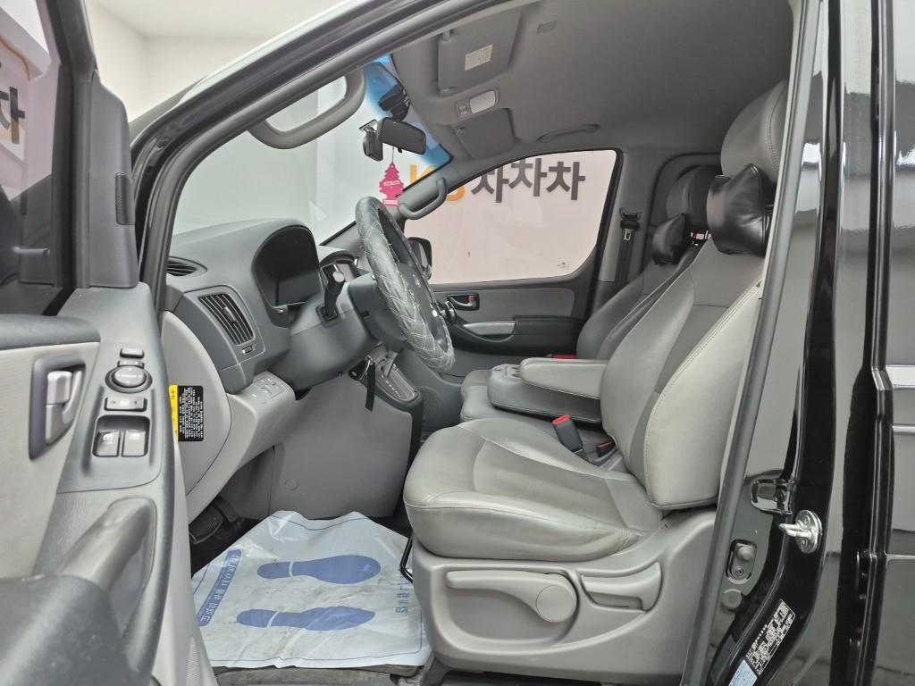 HYUNDAI Starex - Vista 11