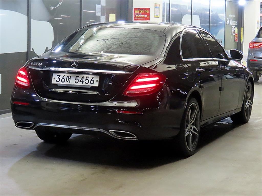 Mercedes Benz E class - Vista 4