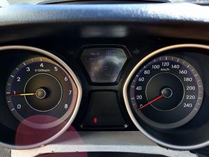 HYUNDAI Avante - Vista 12