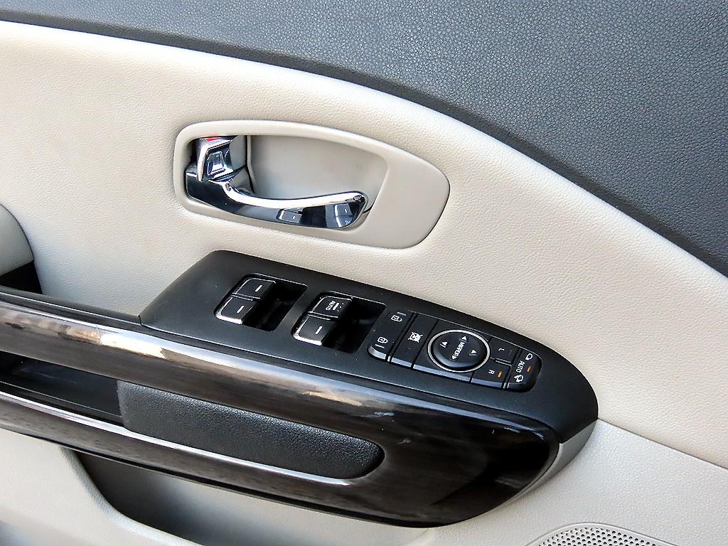 KIA Carnival - Vista 12