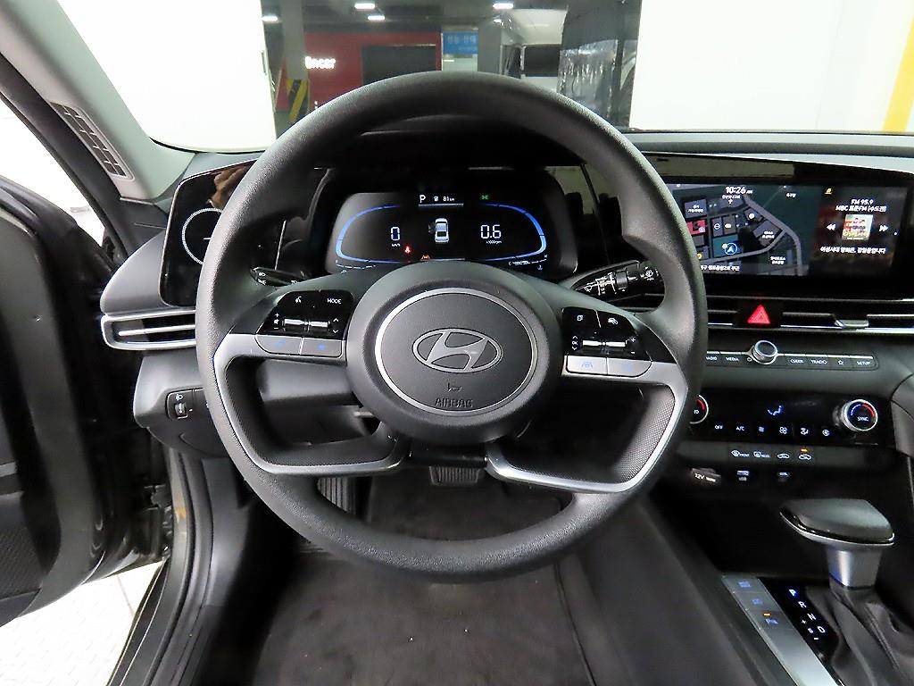 HYUNDAI Avante - Vista 9