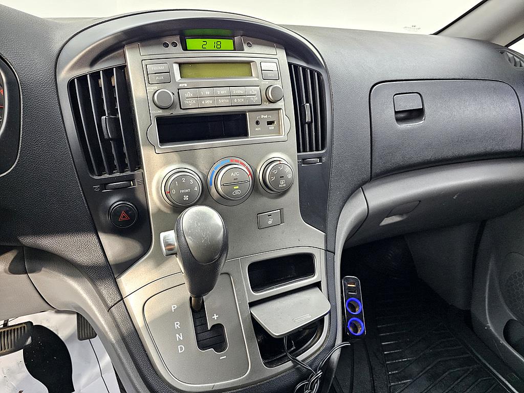 HYUNDAI Starex - Vista 9