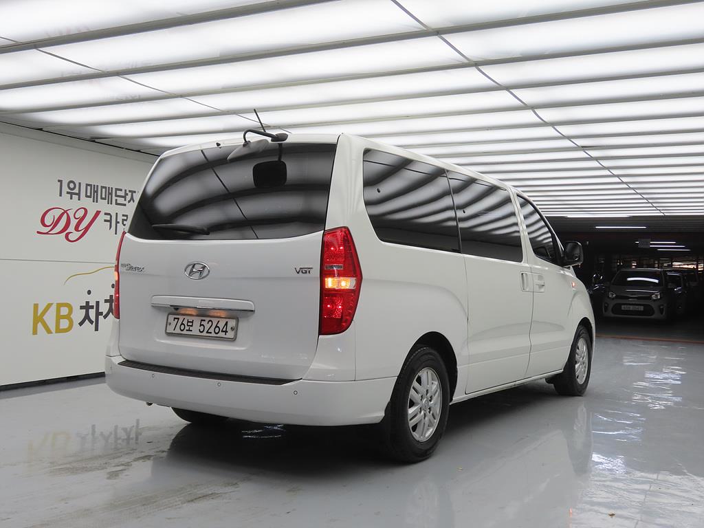 HYUNDAI Starex - Vista 4