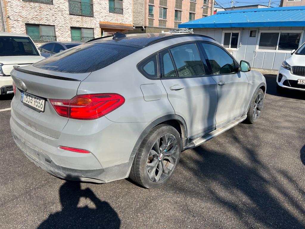 BMW X4 - Vista 4