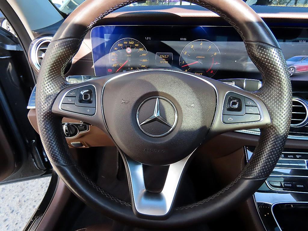 Mercedes Benz E class - Vista 8