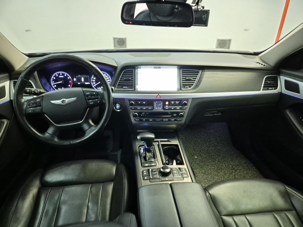 HYUNDAI Genesis - Vista 7