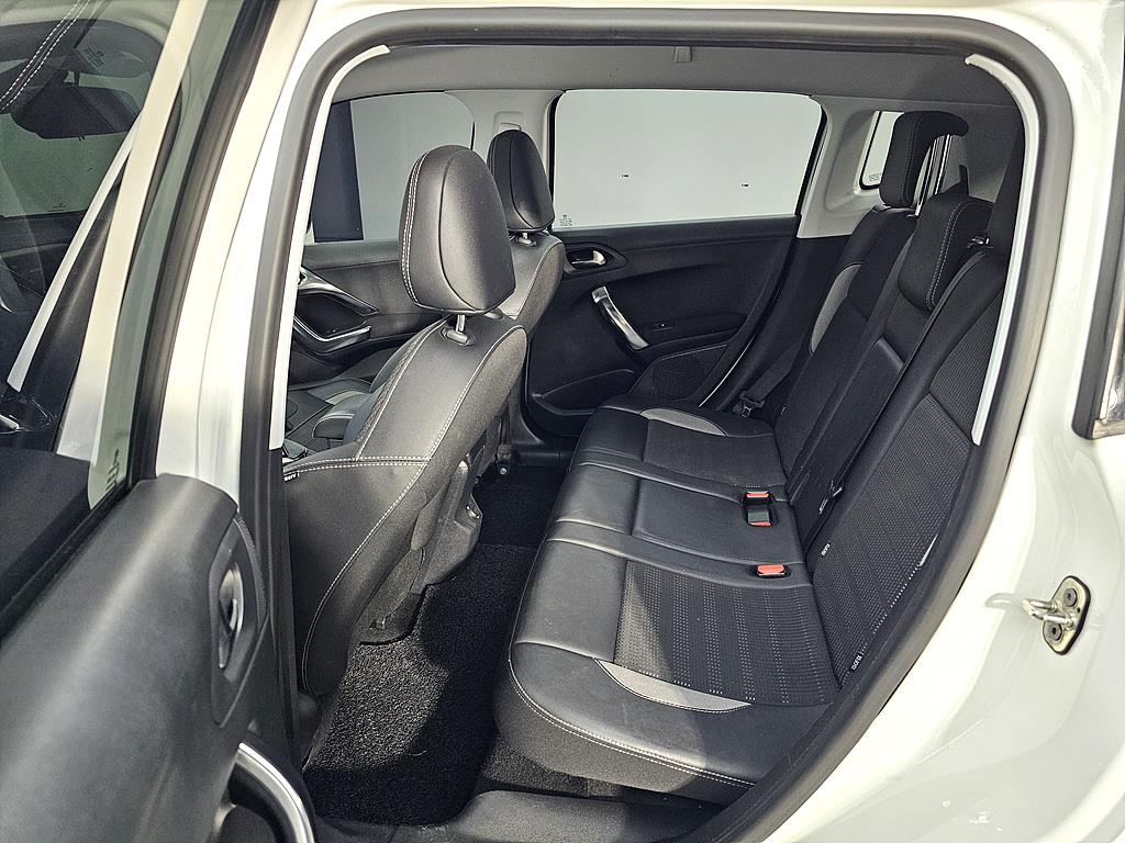 Peugeot 2008 - Vista 9