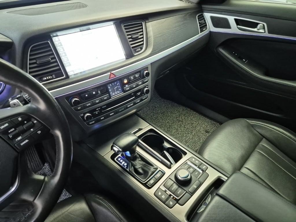 HYUNDAI Genesis - Vista 10